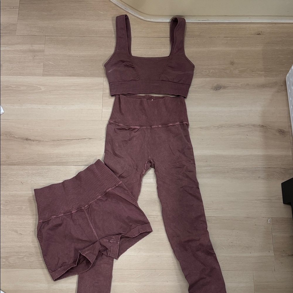 FP MOVEMENT GOOD KARMA SET: SQUARE NECK BRA + RUNNING SHORTS + LEGGINGS NUTMEG
